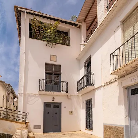 4 Bedroom Nice In Albunol