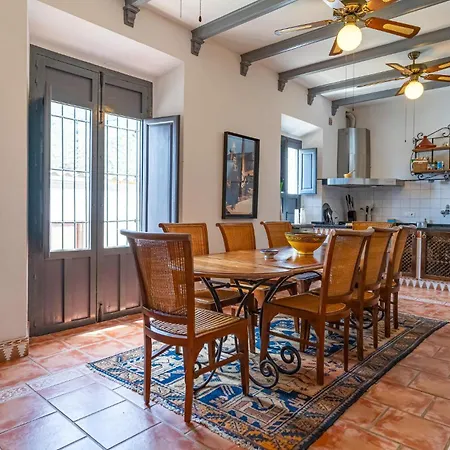 4 Bedroom Nice In Albunol